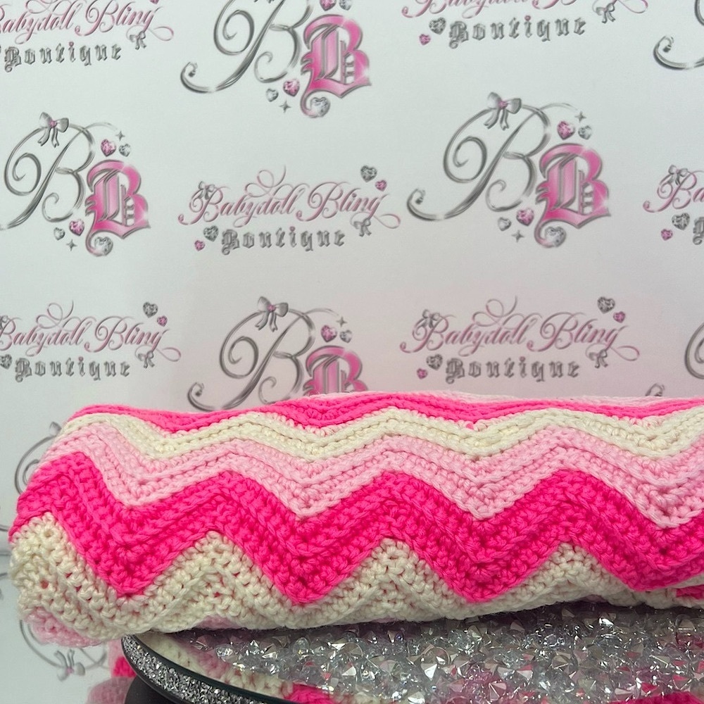 Blanket crochet stripes zig zag handmade Pink and Cream Chevron Knit Bag